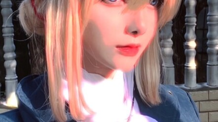 Violet cos, as delicate as a doll