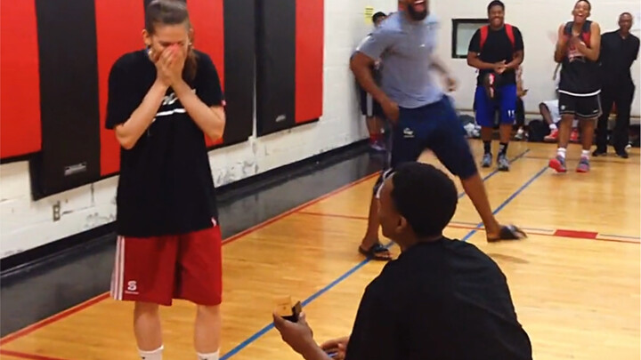 «عن أكثر الأشياء رومانسية في ملعب كرة السلة»