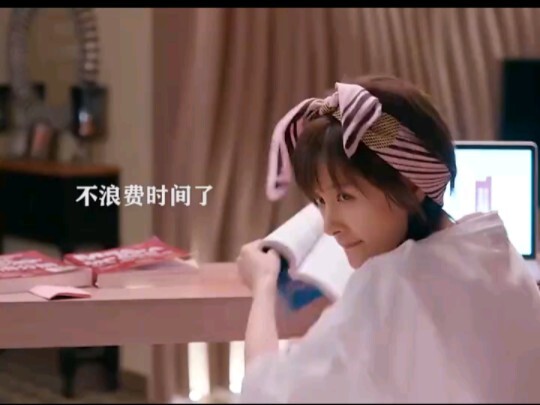 The aloof doctor spent his first night at his girlfriend’s place, only to wake up surrounded by onlo