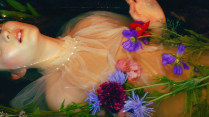 「鹤靈」 Bathing Woman · 2 | Becoming "Ophelia in the Water"