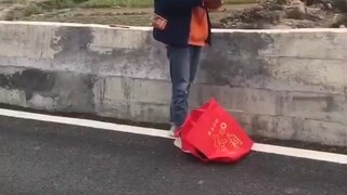 笑容只是转移到了我的脸上