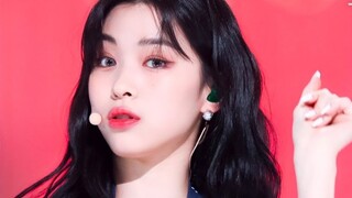 Shin Ryujin comes to save the simple choreography. The curly hair and sports style are handsome and 