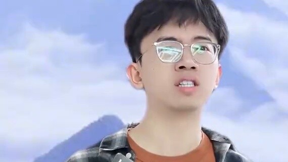 ผู้ที่ยืนอยู่ตรงหน้าคุณตอนนี้คือผู้ควบคุมไฟทั้งหมดในจักรวาล ผู้เป็นเจ้าแห่งอาณาจักรไฟอันไร้ที่สิ้นสุ