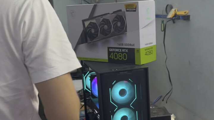 Khách hàng yêu cầu ngân sách mười nghìn tệ cho một dàn máy dùng 4080; xin hỏi anh, cách tôi xử lý th
