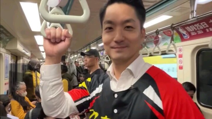 นายกเทศมนตรีเจียงเช็กอินรถไฟฟ้าใต้ดิน ให้กำลังใจทีมงาน