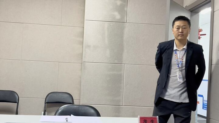 Several wrong ways to enter an interview—students, avoid these pitfalls!