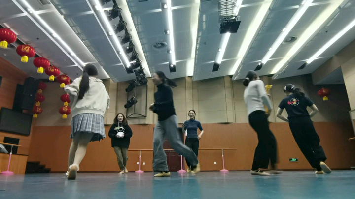 Quick strip of "Tang Palace Night Banquet" six-person version of the chaotic dance of demons [kneeli