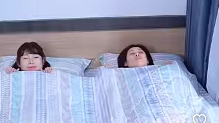 2 vừa líu lo hót trên xinh đôi