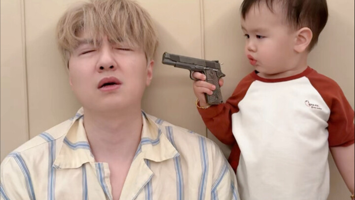 Đứa bé này không chịu ngủ, ai dỗ nó đi?