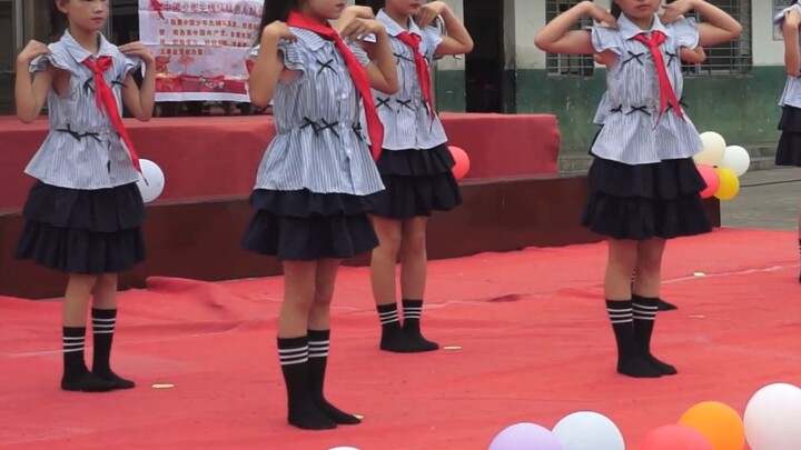 Ma Xiao's 2026 Children's Day performance: Class 4-1 presents "A Child's Sky"