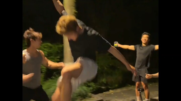 بعد مشاهدة قناة Relaxation TV، بدت وكأنك تحولت إلى شخص أبيض فورًا!