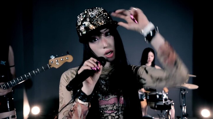 Alice Syndrome Play Girl Performance Video