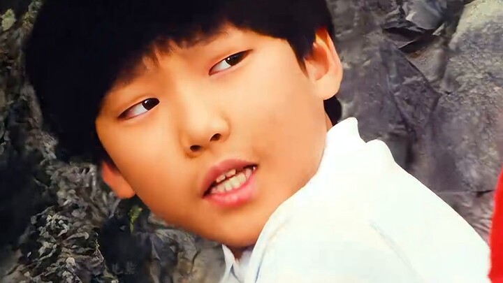 [Special Effects Commentary] The Super Bombardment Fusion is activated, the two robots fuse back to 