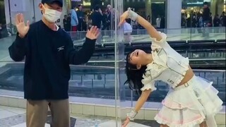 How could anyone refuse BIG LOVE for Su! 😡 A serious dance showdown between Japanese otaku and a gen