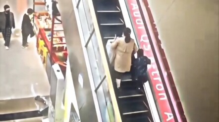 “ชีวิตฉันเหมือนเดินบนแผ่นน้ำแข็งบางๆ”
