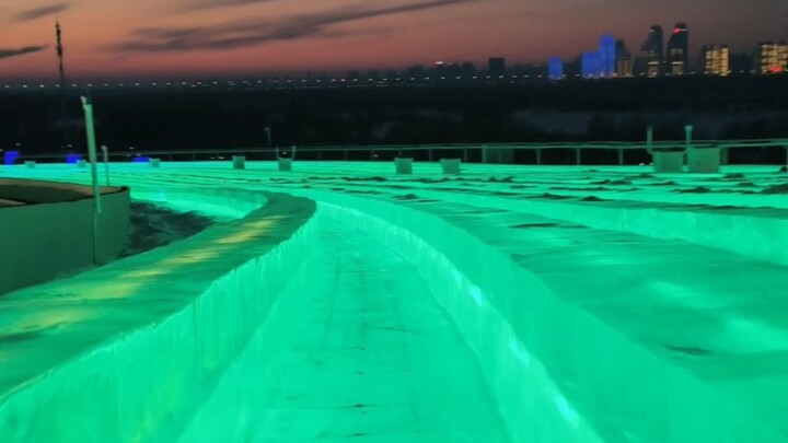 Tập ồn ào nhất: Cầu trượt khổng lồ tại Thế giới Băng tuyết