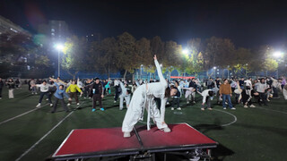 西安交通大学千人广场舞今晚9:00准时开始