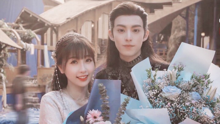 Astaga! Mengelus kepala, menarik tangan, menyembunyikan leher, berpelukan! Apa mereka benar-benar ti