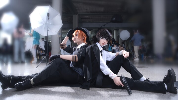 Trải nghiệm khi hóa thân thành Dazai Osamu nhảy hai liên tiếp tại hội chợ anime là như thế nào.