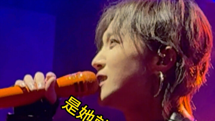 What?? It’s actually her!!