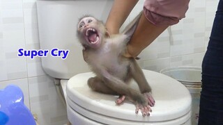 Oh My God !! Little Boy Maki Cry tantrum When Mom Cleaning Diaper To Him This Morning
