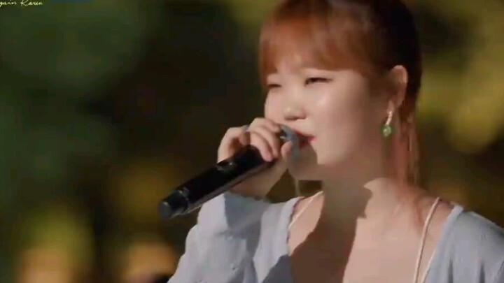 Lee Soo Hyun cover lại phiên bản trực tiếp "Whistle" của Blackpink