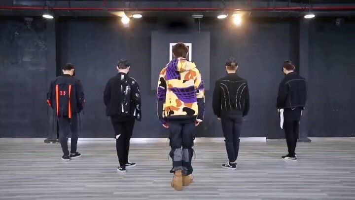 22岁就能当选秀舞蹈教练，徐明浩凭什么