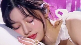 太萌了！ILLIT《IYKYK+Magnetic》圣诞版SBS歌谣大战舞台！