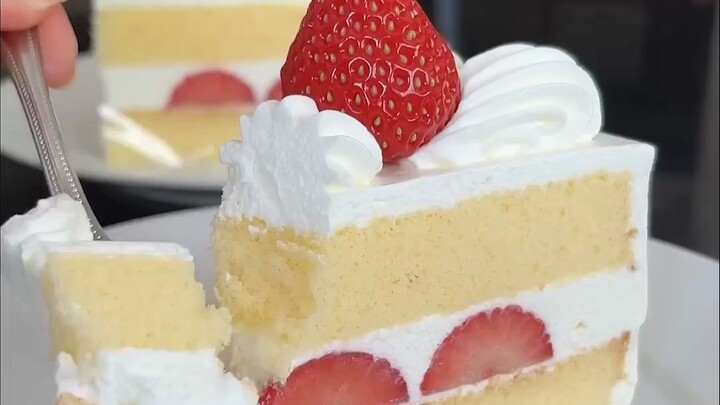 Japanese-Style White Lovers Strawberry Cake