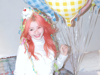 Tóc màu hồng đã nhuộm rồi! Giống công chúa quá!