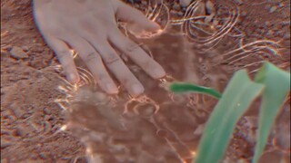 Kekuatan Sersi terungkap saat ia mengubah bumi di sekelilingnya.