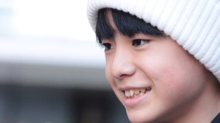 Sejak kecil sifatnya memang pemalu dan pendiam, masa kalian yang malah menghakiminya