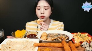 Tokbokki Mecian phô mai và thịt xông khói sốt kem, tôm chiên 2 #amthuc