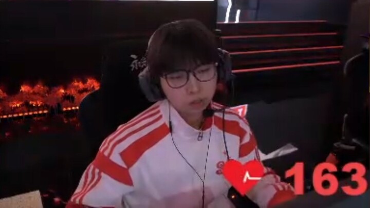 Mike advanced to the knockout stage in one go, only to be eliminated after being “escorted” by 225.