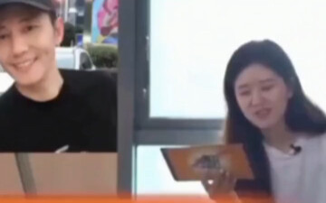 Triệu Lộ Tư: Cảm giác có một người bố cực kỳ điển trai là như thế nào? Haha!