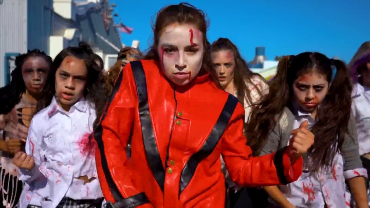 Halloween Street Flash Mob MJ "Thriller"