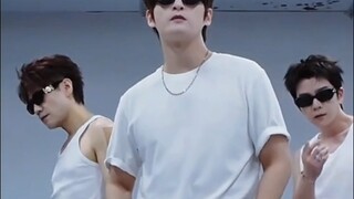 I'm sorry ≥﹏≤ I really laugh when you do this