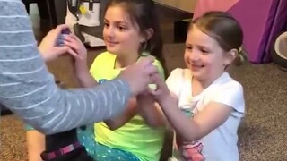 告诉家人自己怀孕了，看他们的反应