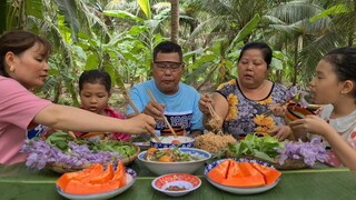 Vô Tình Mua Được Con Cá Râu Xanh Đem Về Kho Lạc Cho Cả Nhà Dùng Cơm | TKQ & Family T921