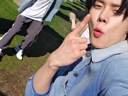 ว่าด้วยความแตกต่างของอุณหภูมิระหว่างตัวละครในเพลงพื้นหลังเดียวกัน