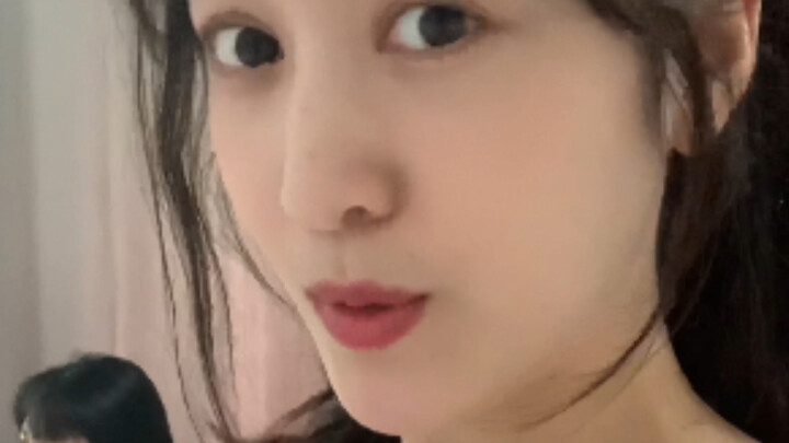 أشعر دائمًا بنسيم يهبُّ في وجهي.