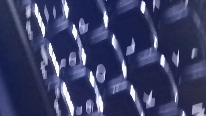 Màn hình laptop bị chảy mực rồi nhưng không vội sửa, để mình chơi đã!