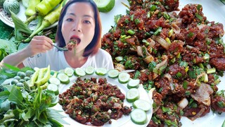 กินก้อยขม ลาบเลือด อาหารอีสาน7/11/64