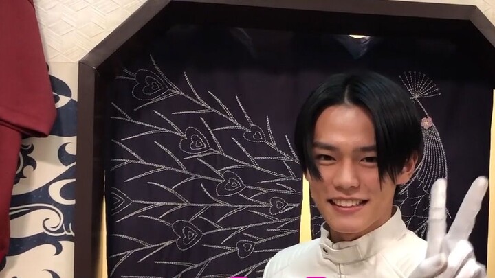 Kamen Rider Revice akhirnya online~ Berikut adalah video ucapan dari Ikki, Sophomore, dan Sakura