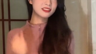 一条视频 全靠笑容撑着