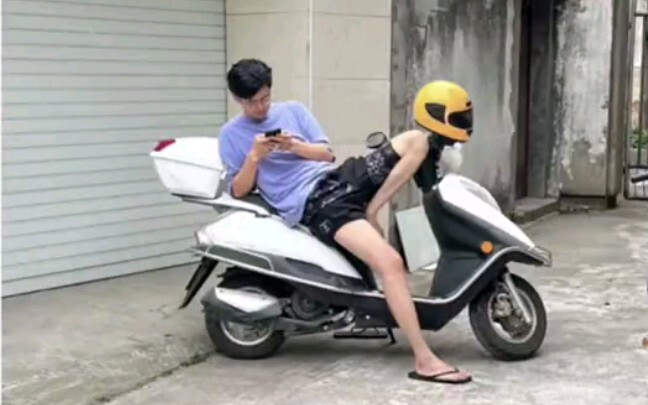 Chú ý đọc kỹ đề, bạn có dám tag ngay người bạn học mỹ thuật giỏi nhất bên cạnh mình vào để cùng thử 