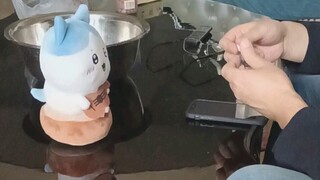 在老爸在忙时放只小八唱歌（