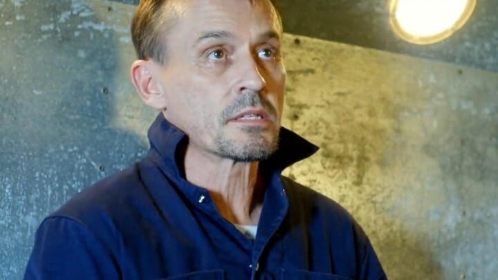 Narapidana nekat kabur dari penjara dengan segala cara hanya untuk bertemu keluarganya sekali lagi.