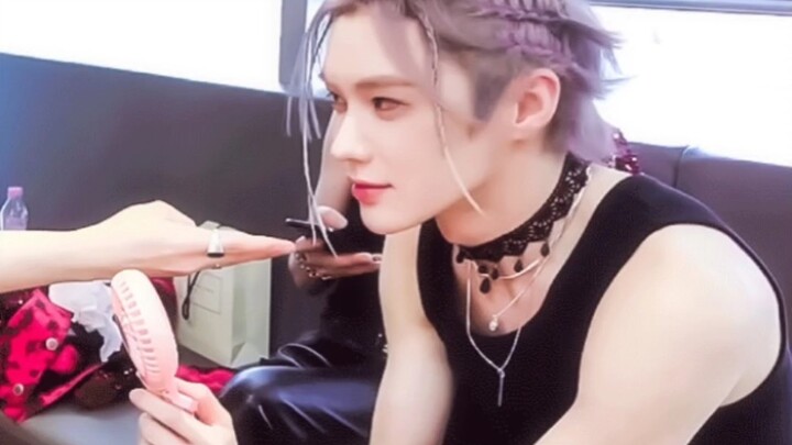 الأولى في تاريخ برامج المواهب! الحسناء حاملة البطاقة الخضراء سول التي تجرأت على مواجهة فريق البرنامج