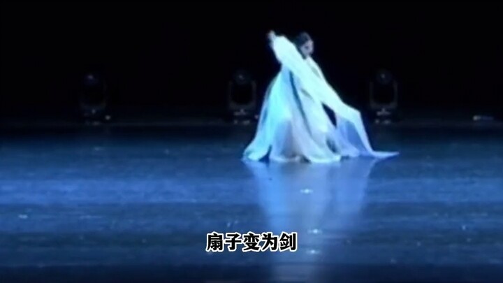 #朝鲜舞No wonder Zha Zha Long likes to watch it. It is difficult to dance like this without certain lif